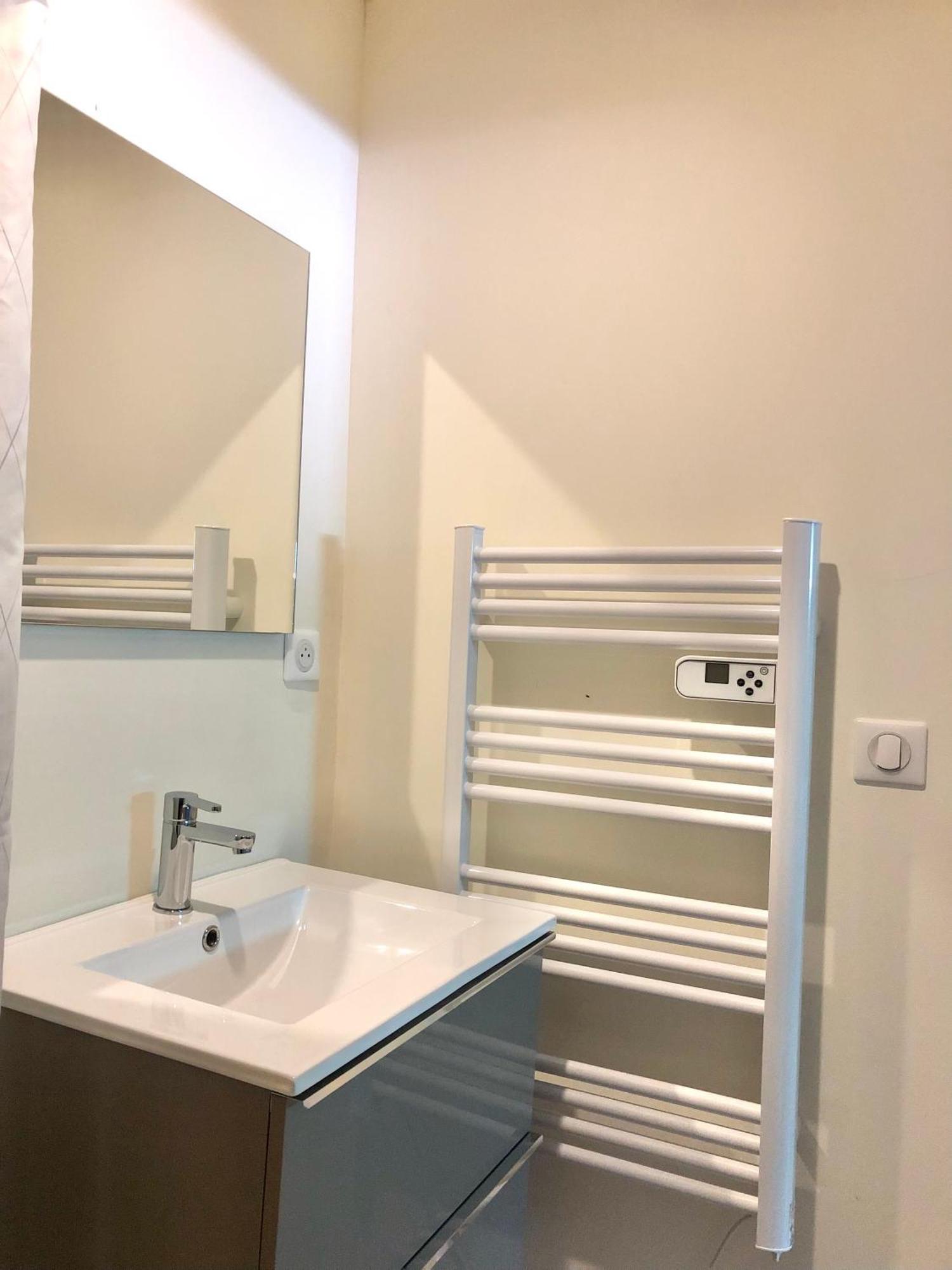 The Hope, Privee Au Sein D'une Maison Avec Piscine Holiday home