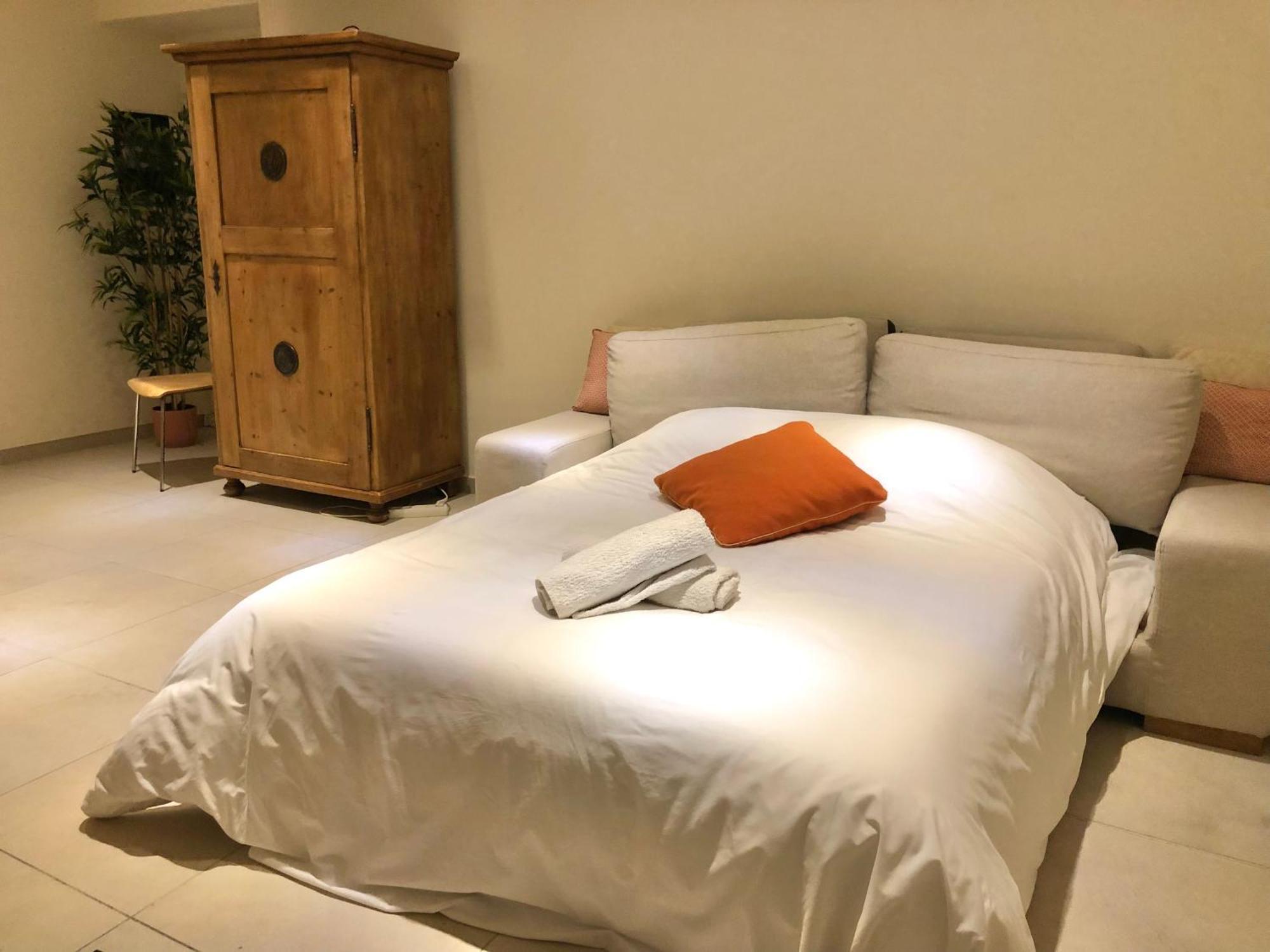 The Hope, Privee Au Sein D'une Maison Avec Piscine Holiday home *